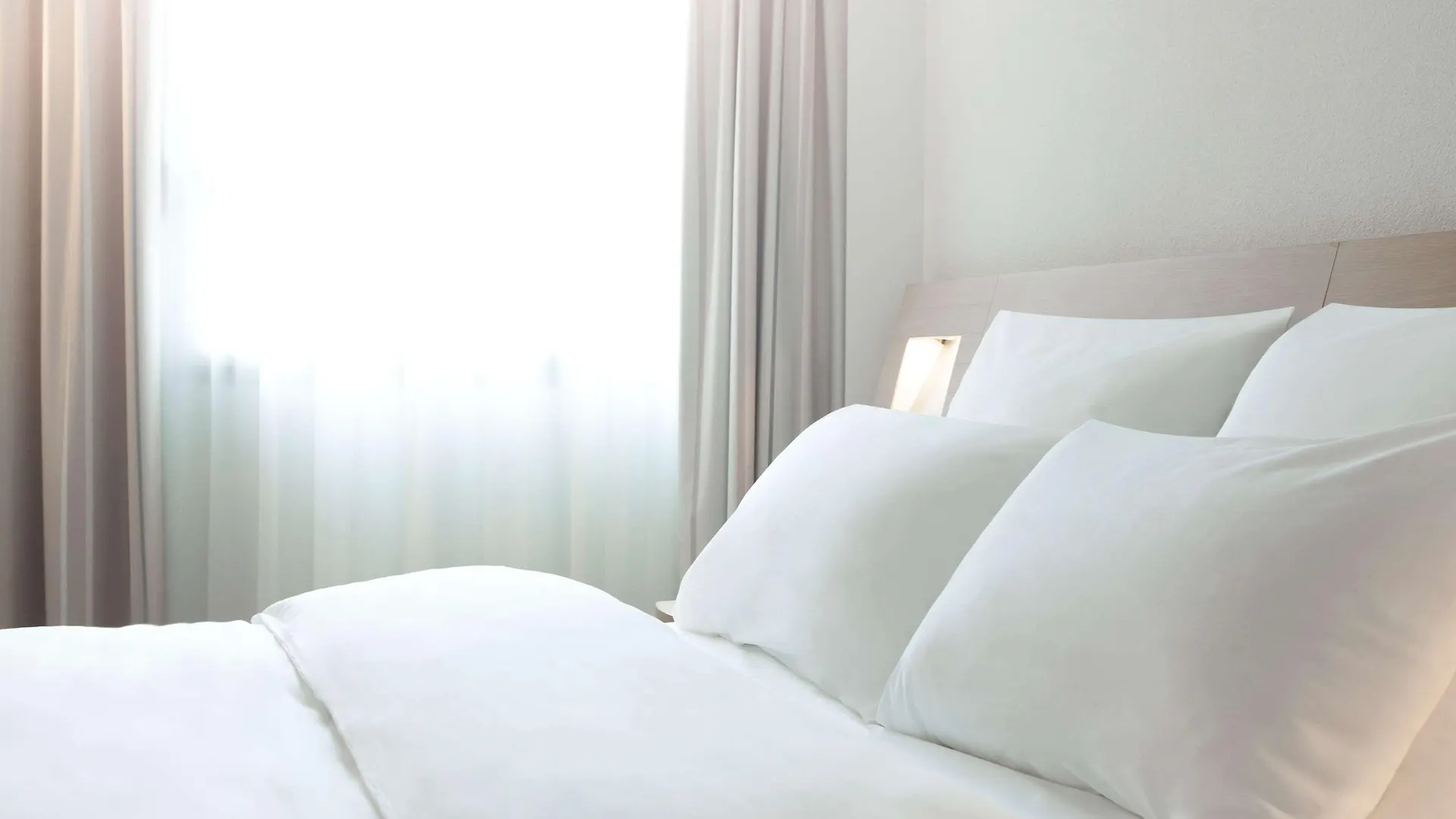 Novotel Barcelona Cornellà Cornellà de Llobregat 4*,  Espanha